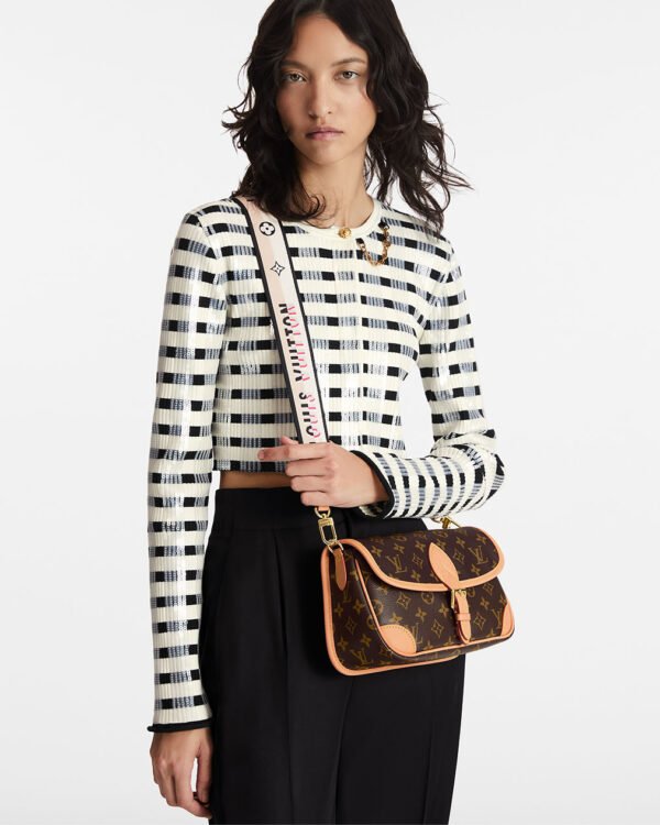 Louis Vuitton DIANE handbag classic design - Image 10