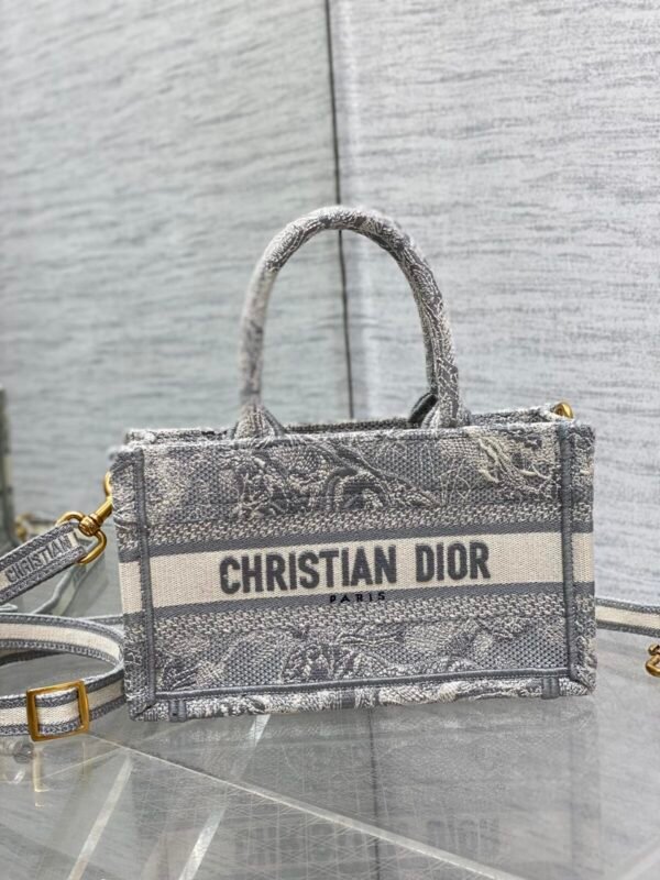 Christian Dior - Image 3