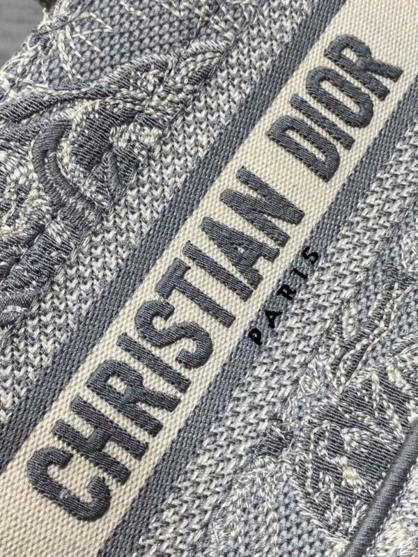 Christian Dior - Image 4