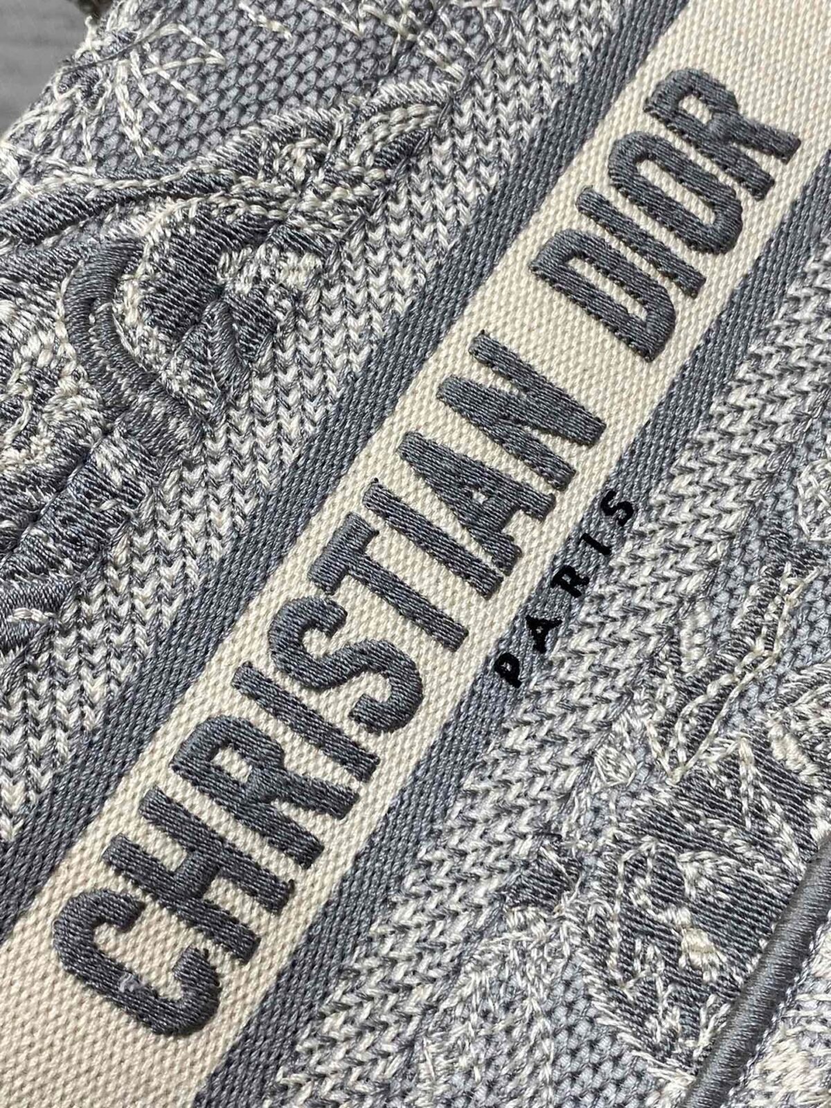 Christian Dior - Image 4