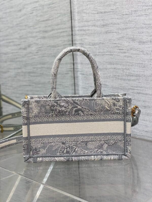 Christian Dior - Image 5