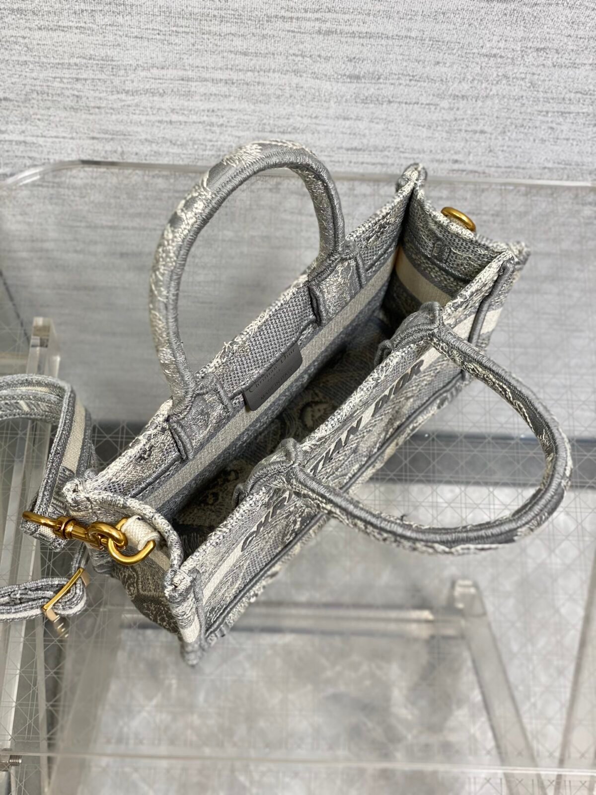 Christian Dior - Image 9