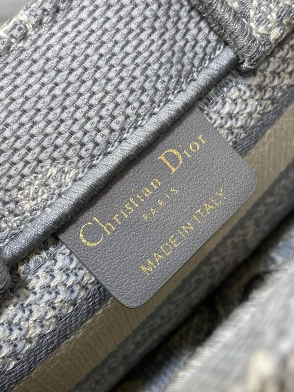 Christian Dior - Image 10