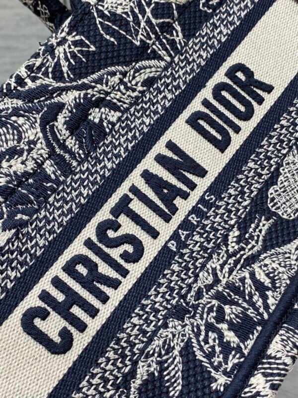 Christian Dior - Image 4