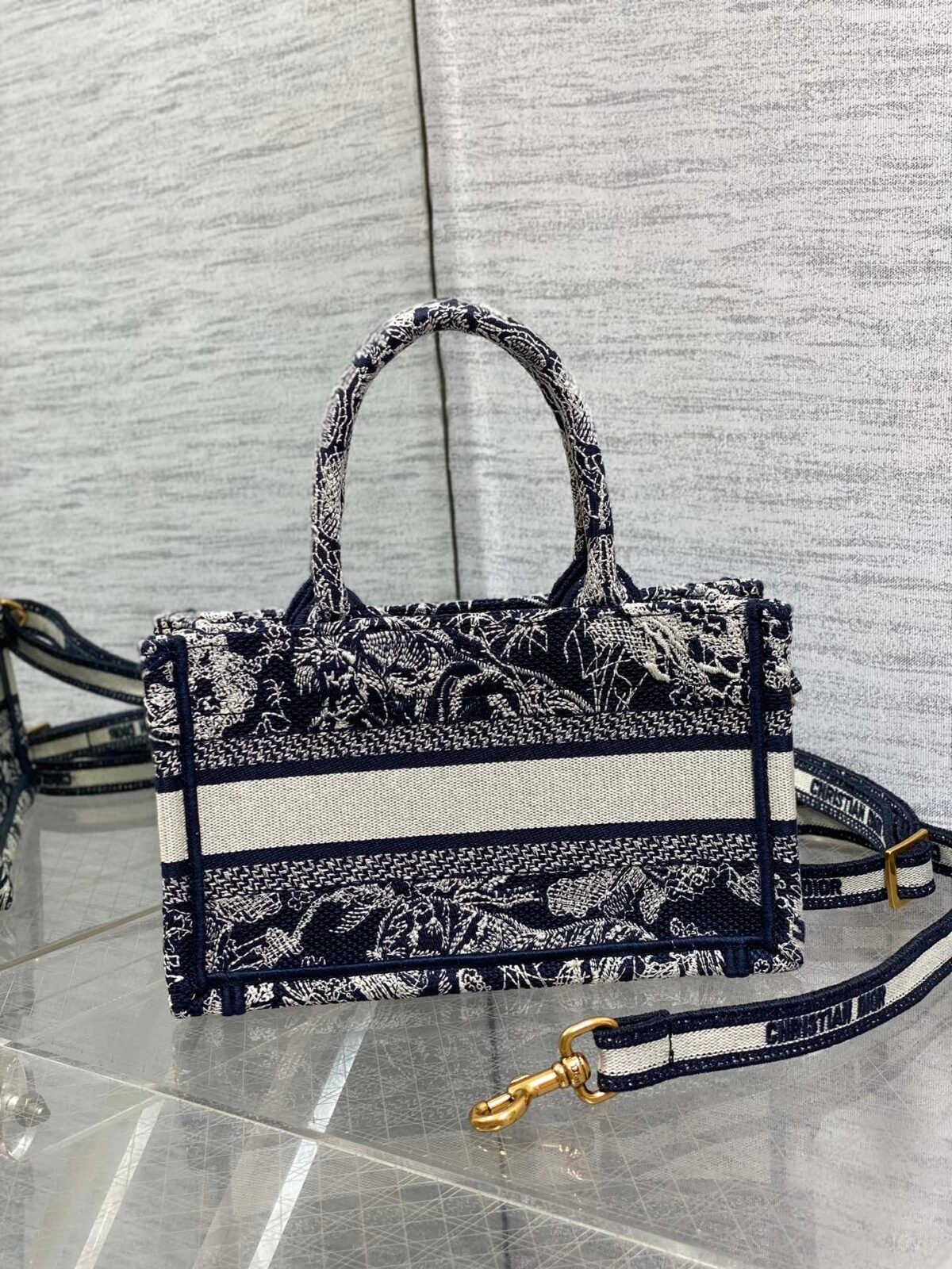 Christian Dior - Image 5