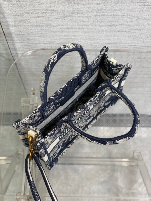 Christian Dior - Image 9