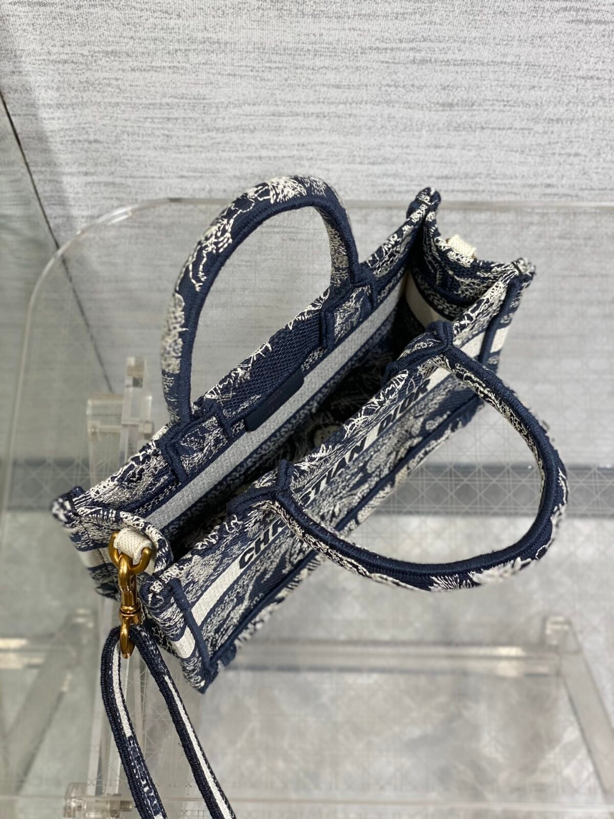 Christian Dior - Image 9