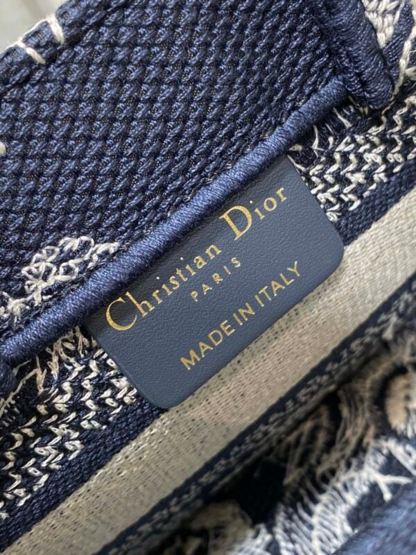 Christian Dior - Image 10