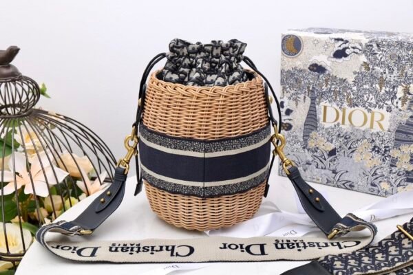 DIOR WICKER BUCKET BAGBlue Dior Oblique - Image 2