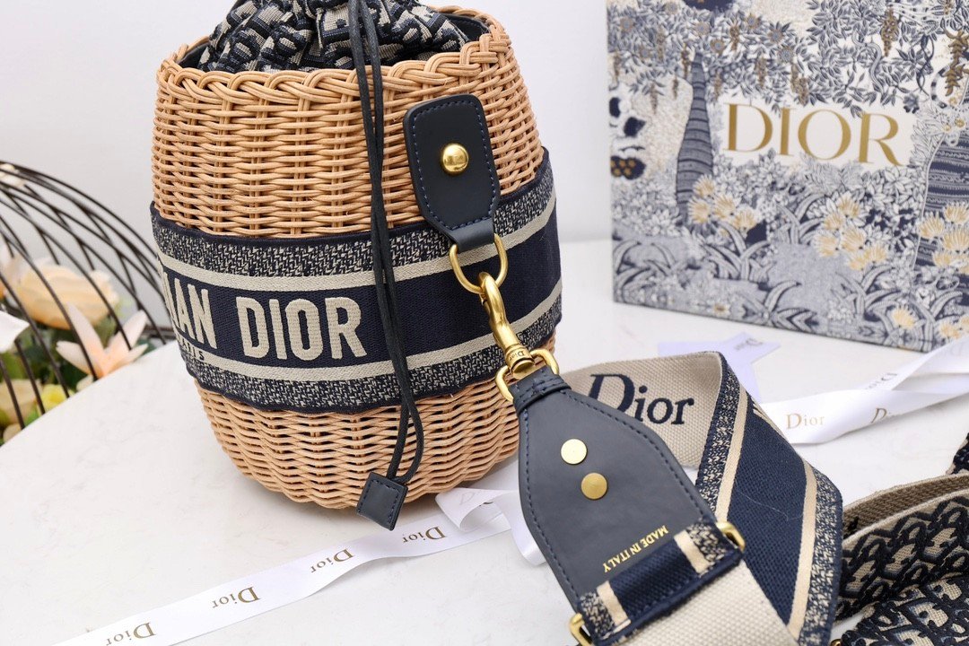 DIOR WICKER BUCKET BAGBlue Dior Oblique - Image 6