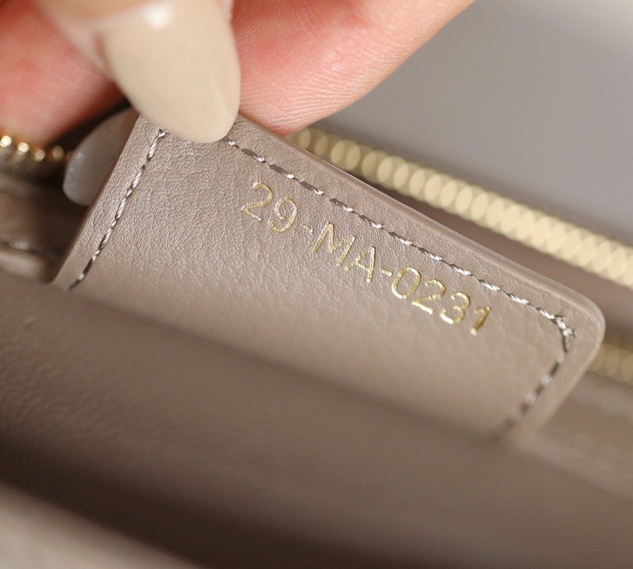 Dior Caro Medium Handbag - Image 7
