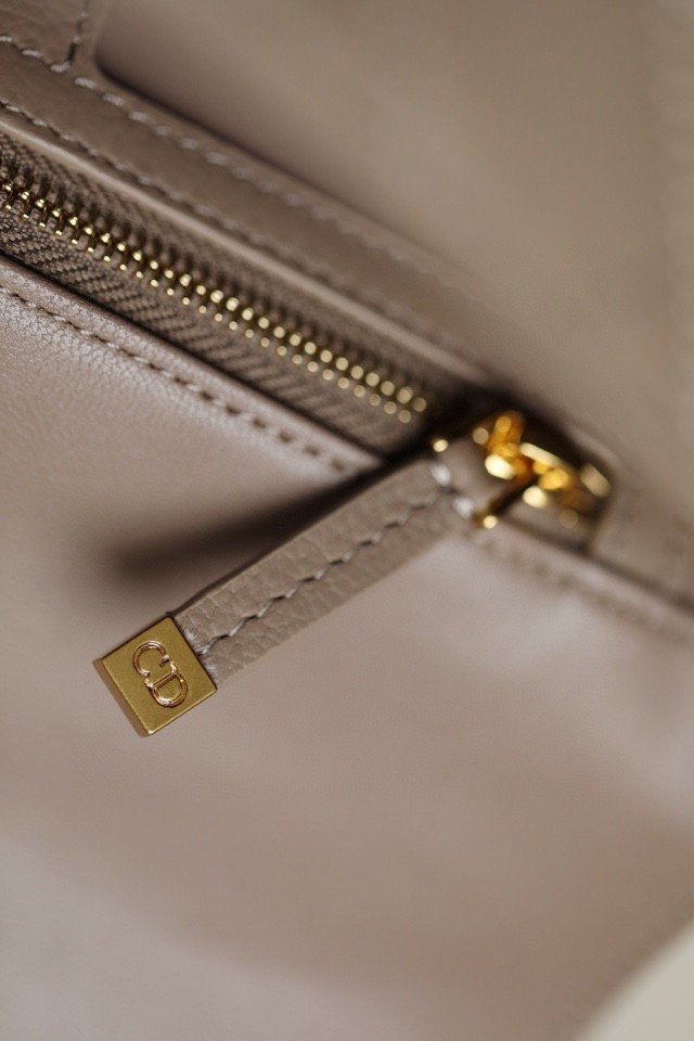 Dior Caro Medium Handbag - Image 3