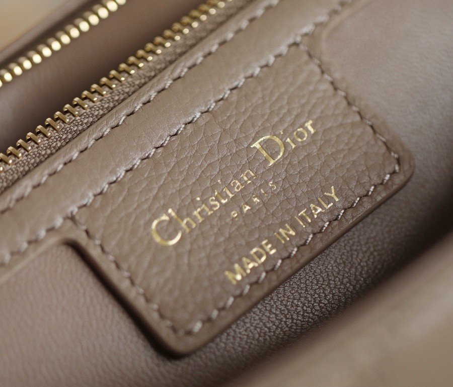 Dior Caro Medium Handbag - Image 4
