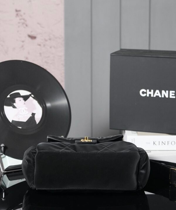 CHANEL - Image 11