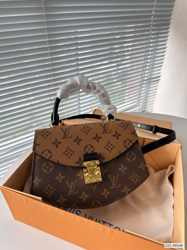 LOUIS VUITTON TILSITT - Image 4
