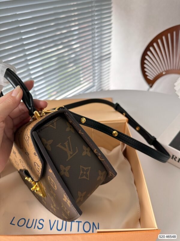 LOUIS VUITTON TILSITT - Image 6