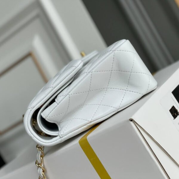 CHANEL Classic Flap Medium(HIGH-END GRADE) - Image 4