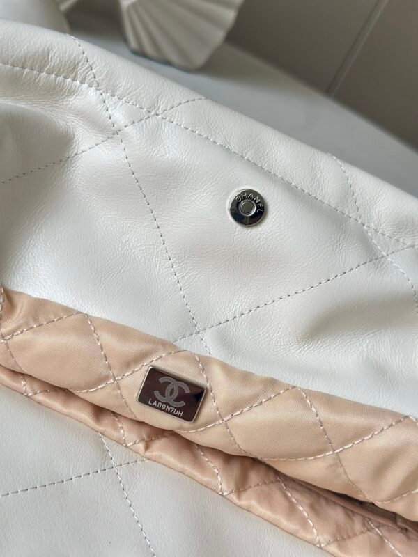 Chanel 22 Bag white - Image 4